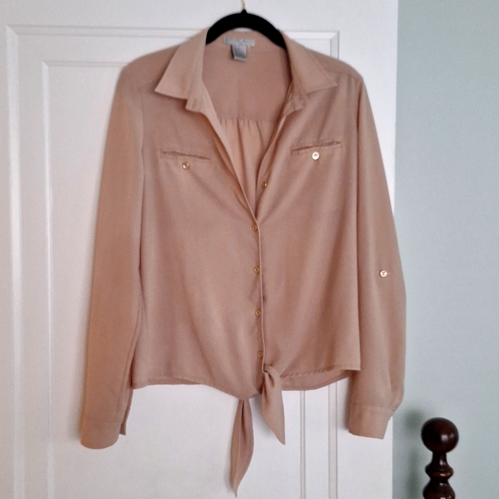 Alberto Makali blouse with a tie front.